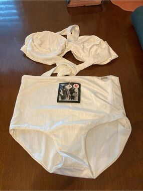 UjENA White High-Waist Bikini Set